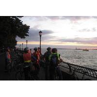 Brooklyn Bridge and Big Apple Highlights Twilight Bike Tour