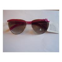 Brand New With Tag B Base Cerise Pink Heart Logo Sunglasses