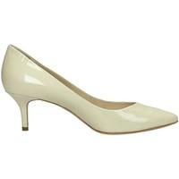 Broccoli Q281 Heels women\'s Court Shoes in BEIGE