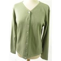 Burberrys 1990s Size M High Quality Soft and Luxurious Pure Cashmere Pistachio Green Cardigan