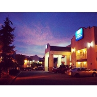 Canadas Best Value Inn & Suites