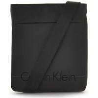 Calvin Klein Jeans Logan 20 Flat Crossover women\'s Shoulder Bag in Black