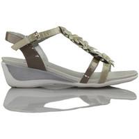 CallagHan Patent leather sandal flower women\'s Sandals in BEIGE