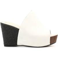Café Noir HG181 Sandals Women Bianco women\'s Clogs (Shoes) in white