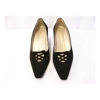 Carmen Poveda - Size: 9.5 - Black Kitten Heels