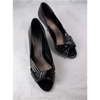 carvela size 5 black court shoes