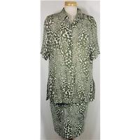 Catherina Hepfer size 14 green and white skirt and blouse