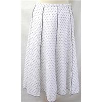 cc couture size m white calf length skirt