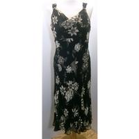 CC Petite - 12 - Black- Evening dress with floral pattern CC Petite - Black - Evening dress