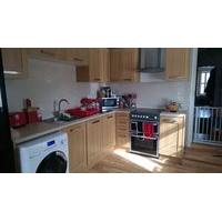 Central High Wycombe. Double Bedroom in shared flat. Close to train station.