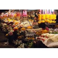 Chiang Mai by Night: Private Tour including Buddhist Chant, Thai Dinner and Night Market