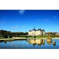 Chateau de Vaux-le-Vicomte Tour with Champagne and Luxury Car Transport
