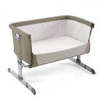 Chicco Next2Me Side-Sleeping Crib & Free Fitted Sheet