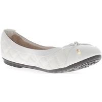 Chaussmoi Ballerines blanches avec noeud effet matelassé women\'s Shoes (Pumps / Ballerinas) in white