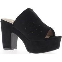 Chaussmoi Sabots noirs à talons épais de 10, 5cm et plateforme aspect daim women\'s Clogs (Shoes) in black