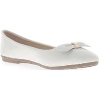 Chaussmoi Ballerines blanches vernies avec noeud assorti women\'s Shoes (Pumps / Ballerinas) in white