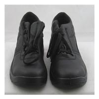 Chukka, size 6 black leather safety boot
