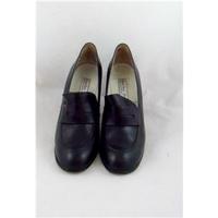 Charles David black leather shoes Size 7.5