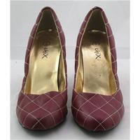 chix size 3 brick red court shoes