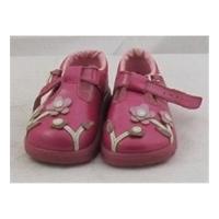 Chipmunks, size 5/22 pink kids T-bar strapped shoes