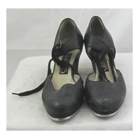 Chacott, size 5.5 black tap shoes