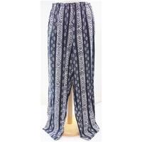 Charmant size 16 black and white patterned trousers and blouse