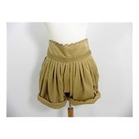 chloe size 12 high waisted scallop edge shorts