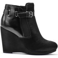 clarks note crisp womens low ankle boots in black