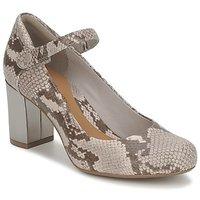 Clarks DEVA DOLLY women\'s Court Shoes in BEIGE