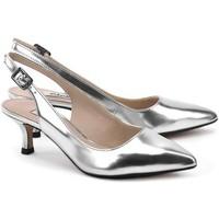 Clarks Aquifer Belle Silver Metallic women\'s Court Shoes in Silver