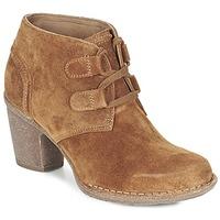 Clarks Carleta Lyon women\'s Low Ankle Boots in brown