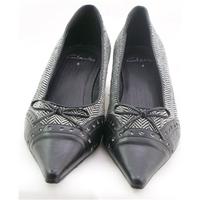 Clarks, size 6 black & white kitted heeled court shoes