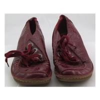 clarks size 55 dark red patent leather leather lace ups