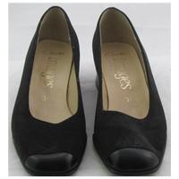 clarks size 35 black slip on shoes