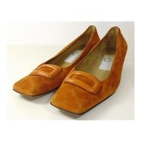 Clio Size 7 Burnt Orange Cuban Heel Shoes
