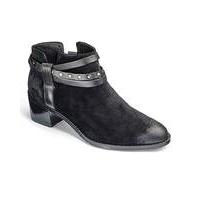 Clarks Breccan Shine Ankle Boots D Fit