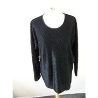 clara diehl size 18 black long sleeved shirt