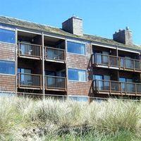 Cozy Cove Beachfront Resort Inn