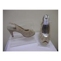 Comfort Plus Peep Toe Shoes Comfort Plus- Beige - Peep toe shoes