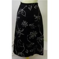 Cotswold Collections - Size: 22 - Black/white Calf length skirt