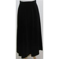 country casuals size 10 black velvet skirt