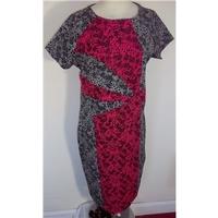 Collection London Size 14 Grey and Pink Patterned Dress