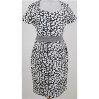 Collection: Size 10: black and white summer dress