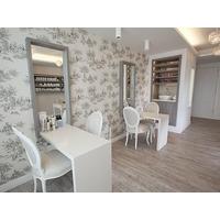 CROWNING \'GLOW\'-RY FACIAL