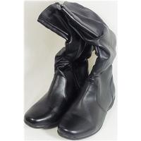 Cushion Walk - size 7 EEEEE - black - high leg boots