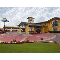 days inn tulsa airport