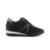 Daniel Shipton Perforated Wedge Trainer