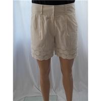 Daily Couture Size 10 Cream Shorts