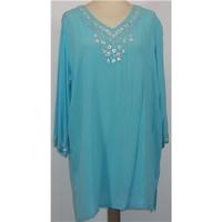 dash size 12 light blue top