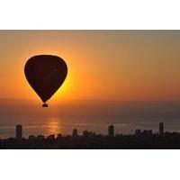 deluxe gold coast hot air balloon with sparkling wine breakfast